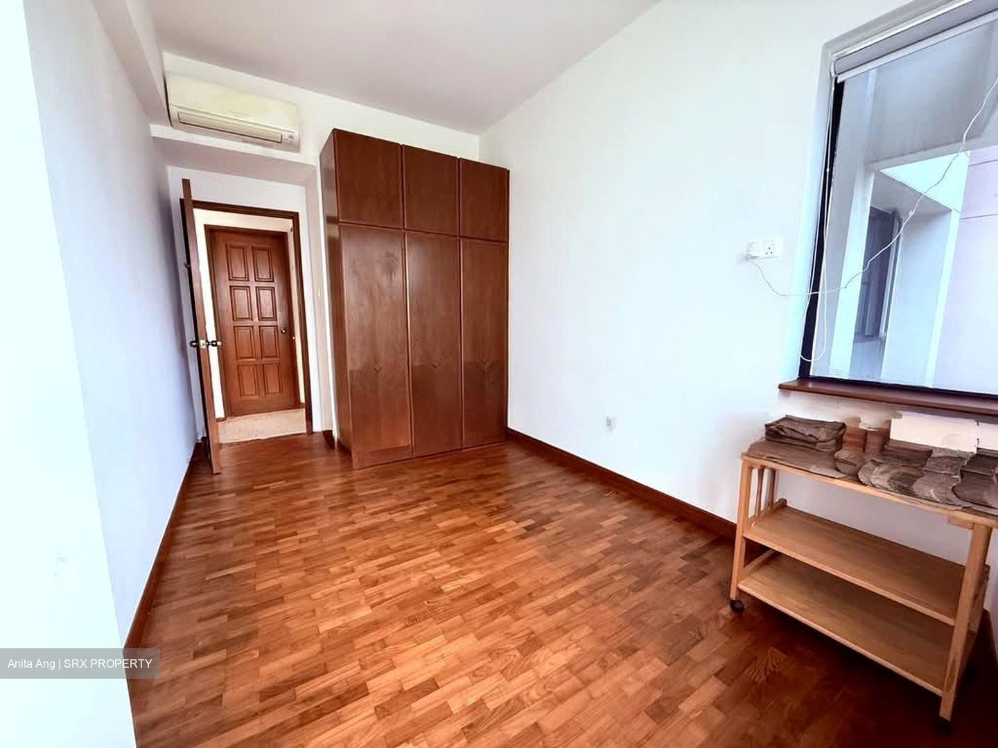 Simsville (D14), Condominium #566468701